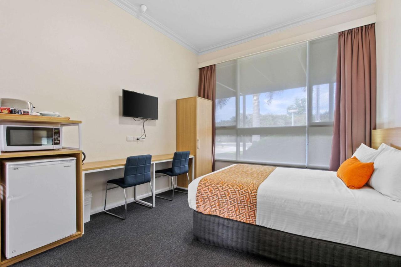 Comfort Inn & Suites Лейкс Ентранс Екстериор снимка