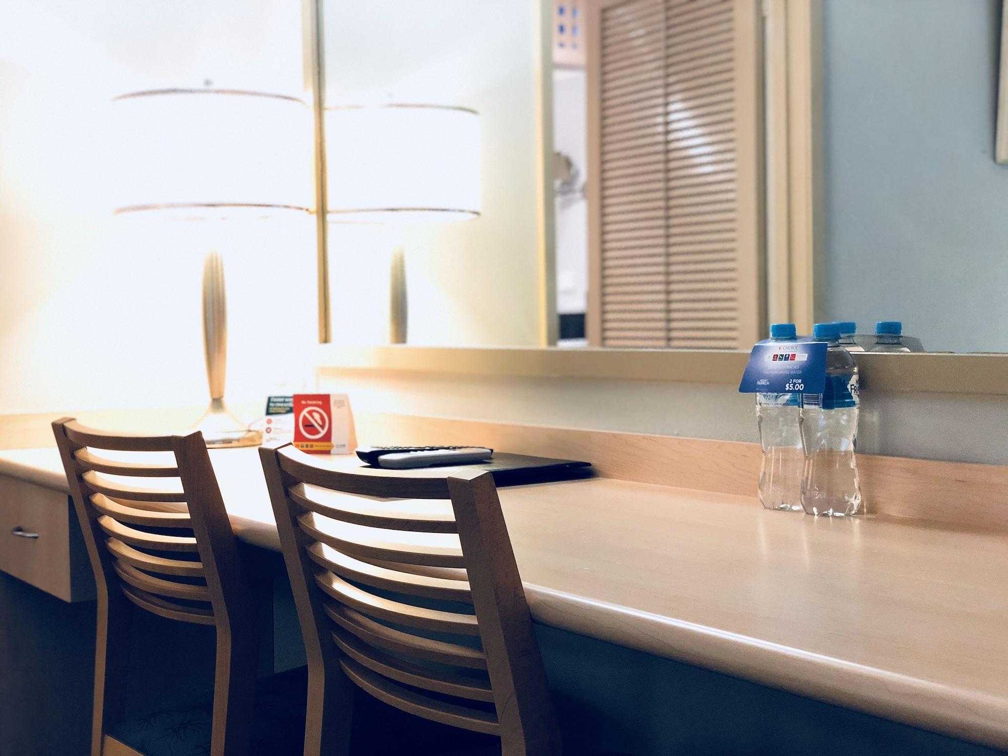 Comfort Inn & Suites Лейкс Ентранс Екстериор снимка