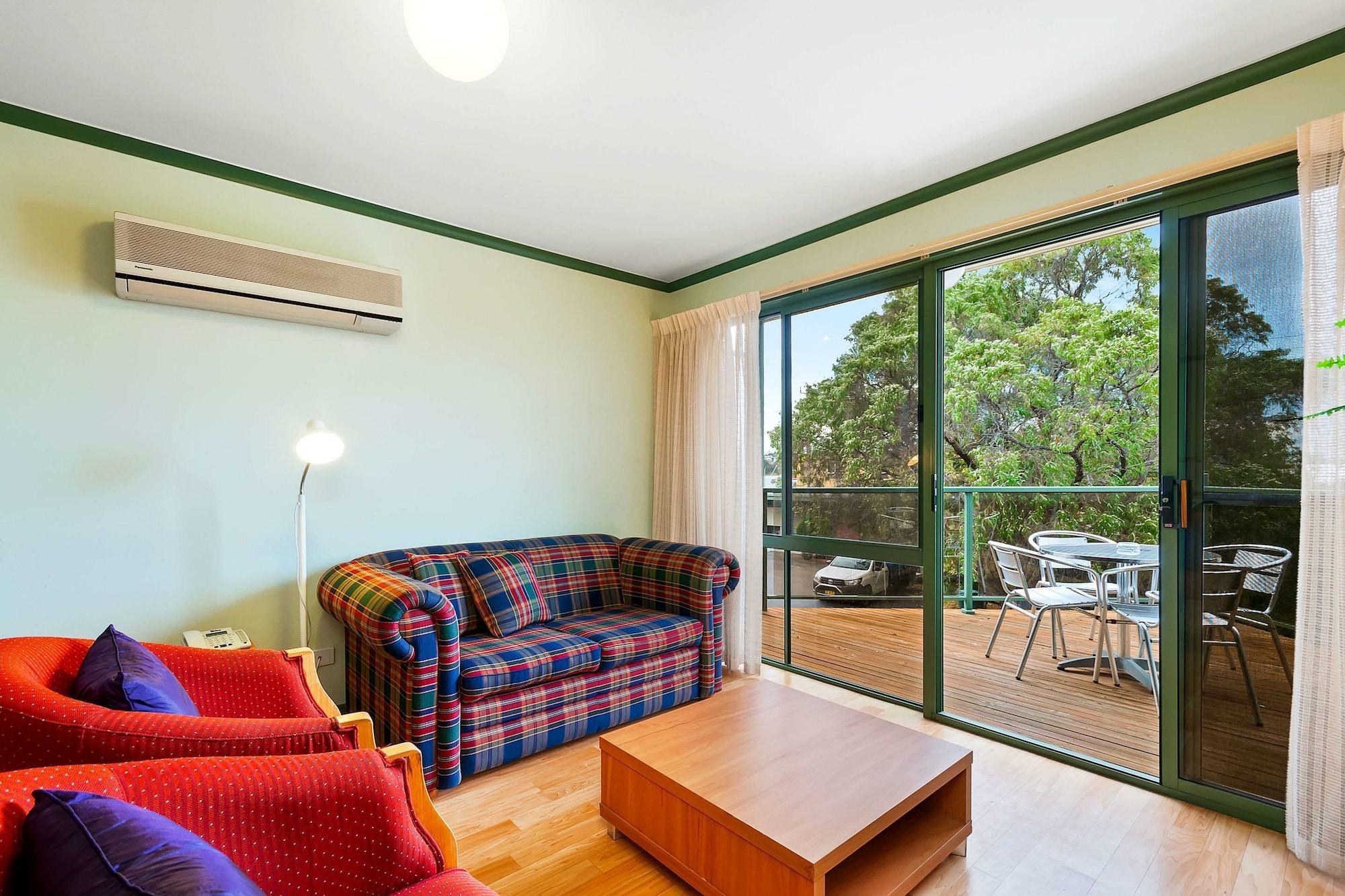Comfort Inn & Suites Лейкс Ентранс Екстериор снимка