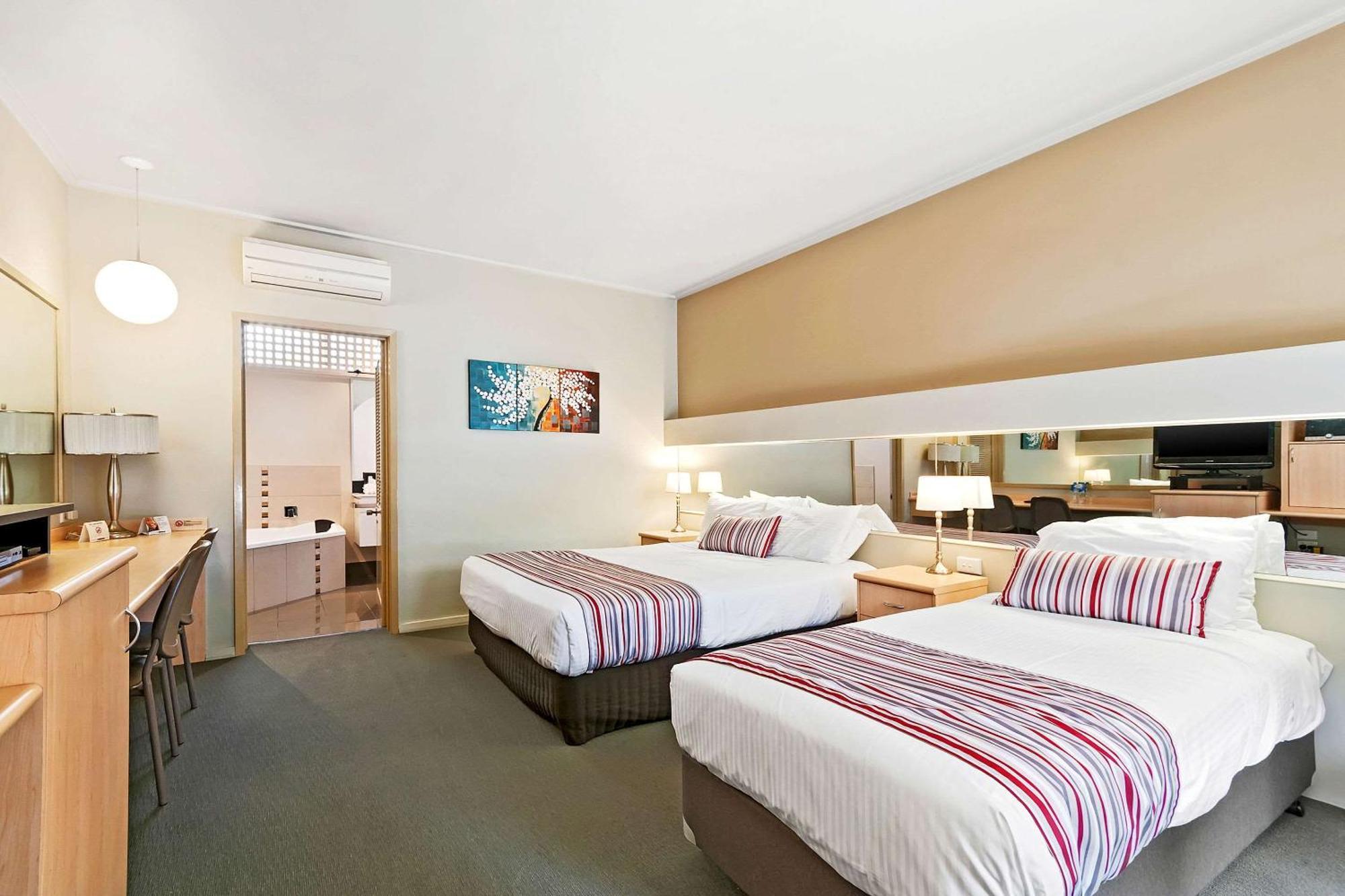 Comfort Inn & Suites Лейкс Ентранс Екстериор снимка
